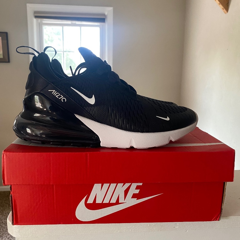 NIB Nike Airmax 270 black and white 6.5Y